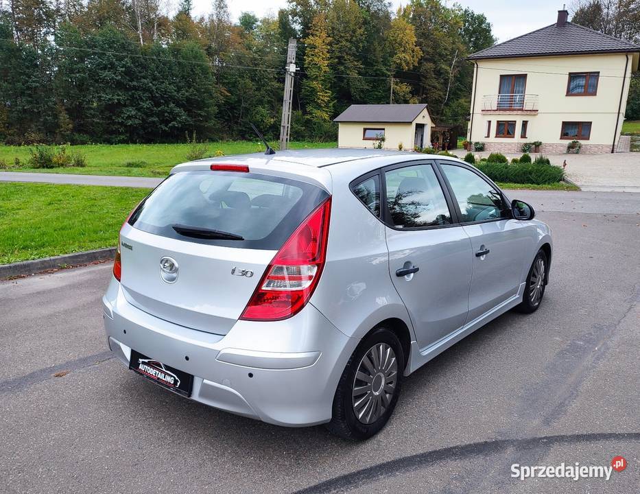 Ładny nie zgnity Hyundai i30 14 benzyna z gazem podgrzewane fotele Domaradz
