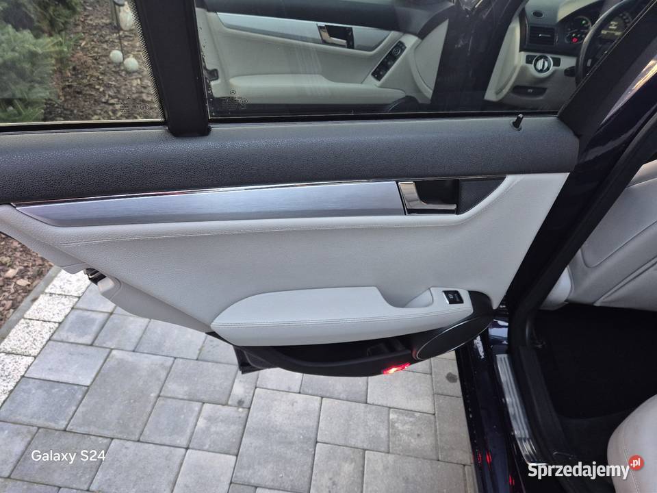 Piękny Mercedes C180 benzyna 163 2010r Bełchatów