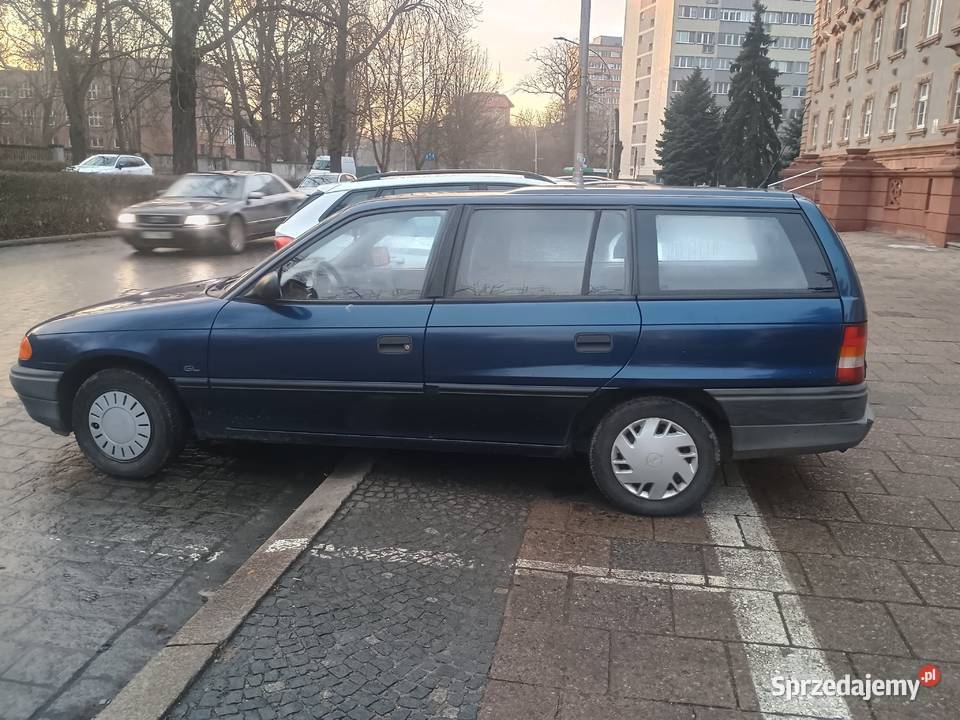 Opel Astra f 14 1992 kombi hak OC na klasyk juz Motoryzacja Wrocław