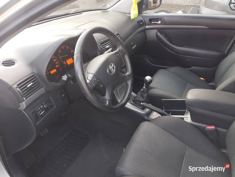 Toyota Avensis 20D4D 126 Navi Hak Długie Opłaty