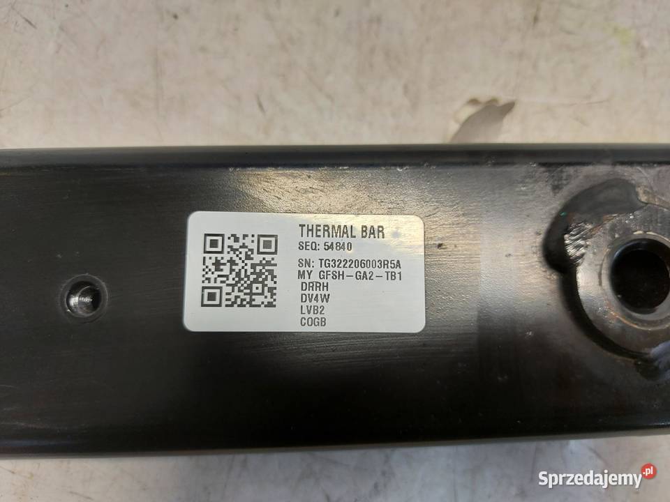 TESLA MODEL Y 2022r BELKA ROZPÓRKA KIELICHÓW osobowe