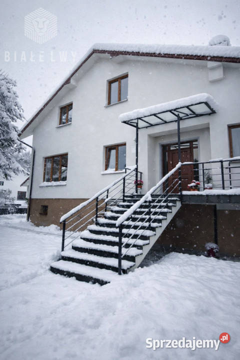 Dom wolnostojący Warszawa Inspektowa 330m2 Liczba pokoi 5