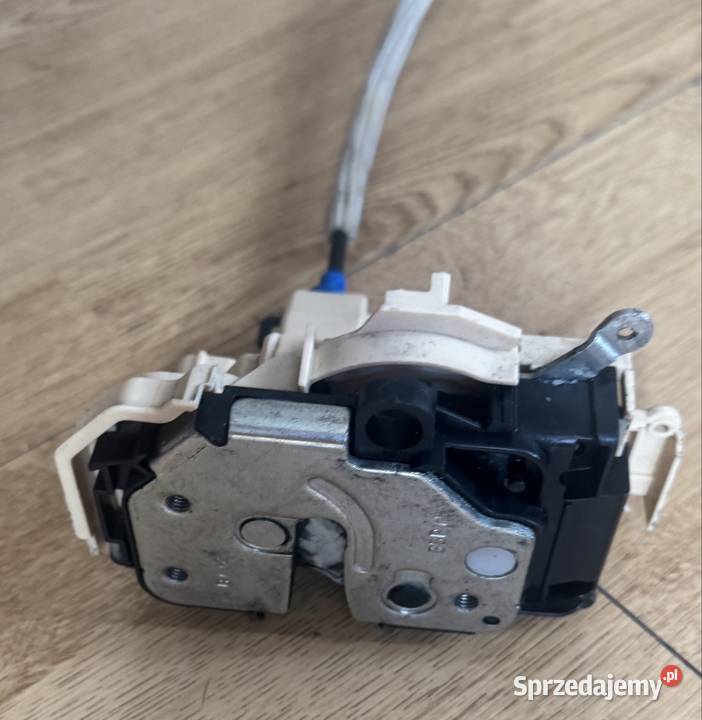 ZAMEK DRZWI 520184640 FIAT PANDA 3 III 2012 Rok produkcji 2013