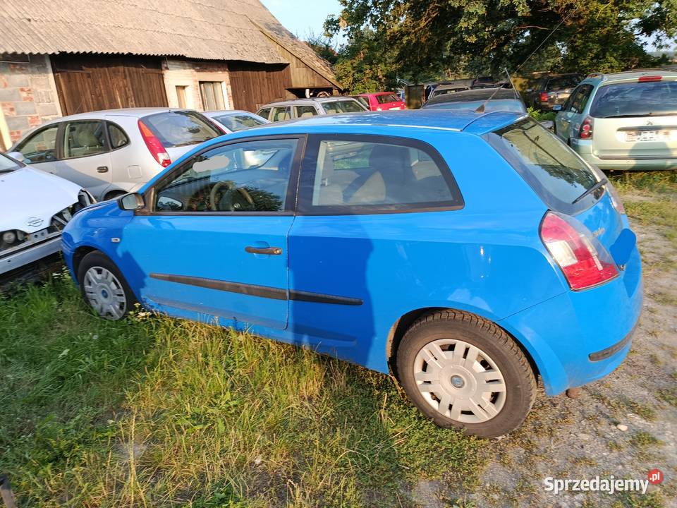 Fiat Stilo 14 95 kW 2004 r dawca części osobowe Szklarka Myślniewska sprzedam