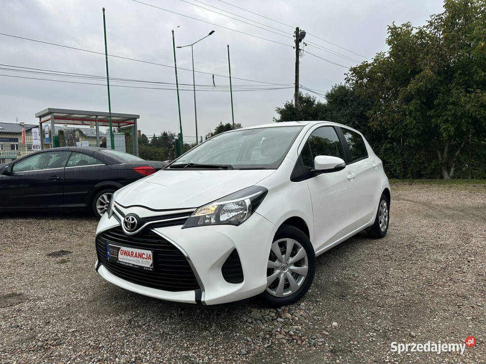 Toyota Yaris 133 99 BENZYNASalon IWŁF VAT wielofunkcyjna kierownica Warszawa