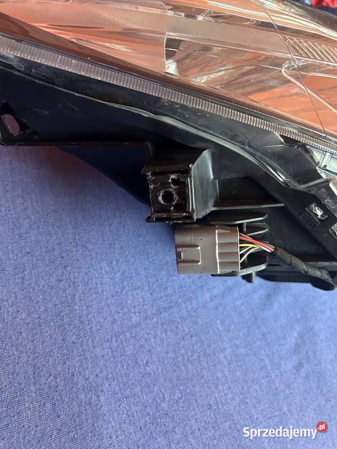 Lampa prawa przod przednia Toyota Auris 2012 podkarpackie Przemyśl sprzedam