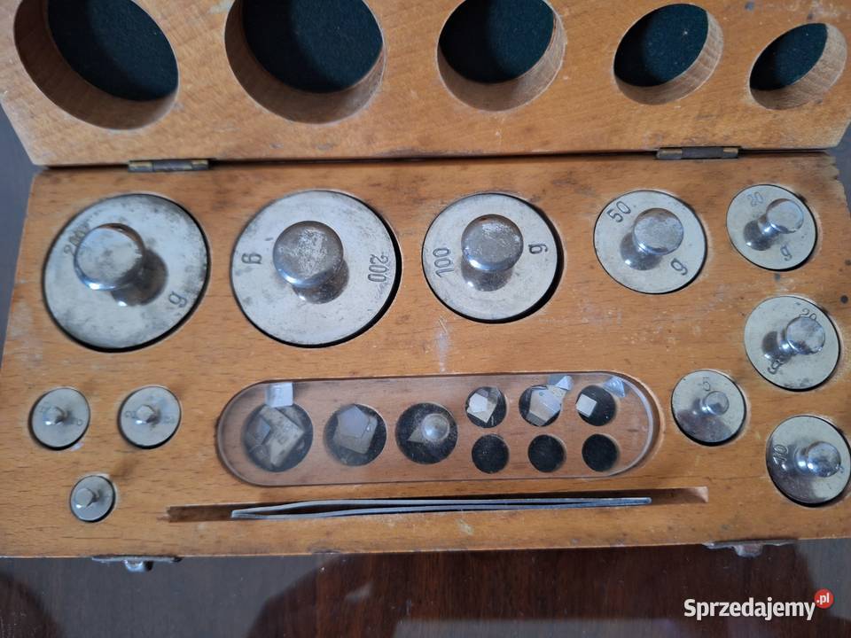 Zestaw odważników niemieckich w drewnianym etui pomorskie Gdańsk