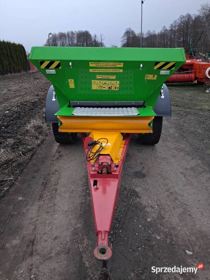 Rozsiewacz wapna rcw3 piast wapniarka Rzgów