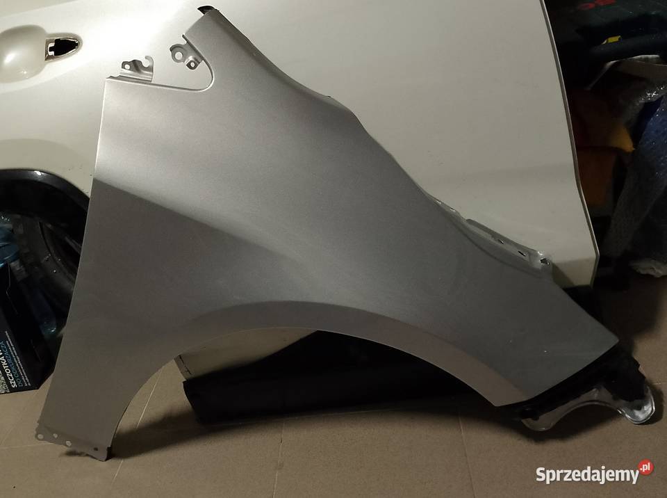 Błotnik prawy przód przedni toyota corolla e21 Rzeszów sprzedam