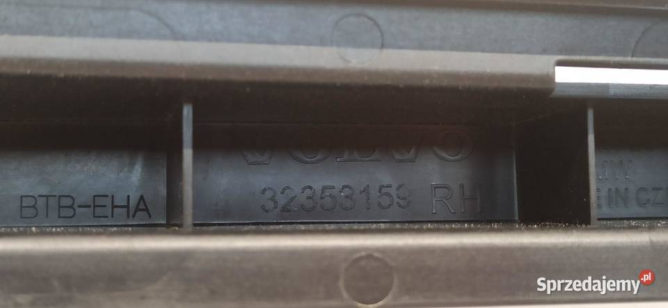 VOLVO XC40 LISTWA BAGAŻNIKA PRAWA 32353159