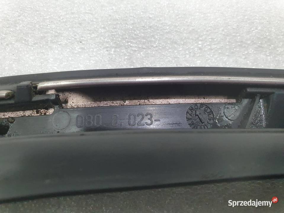 LISTWA SZYBY CZOŁOWEJ PRAWA MERCEDES W204