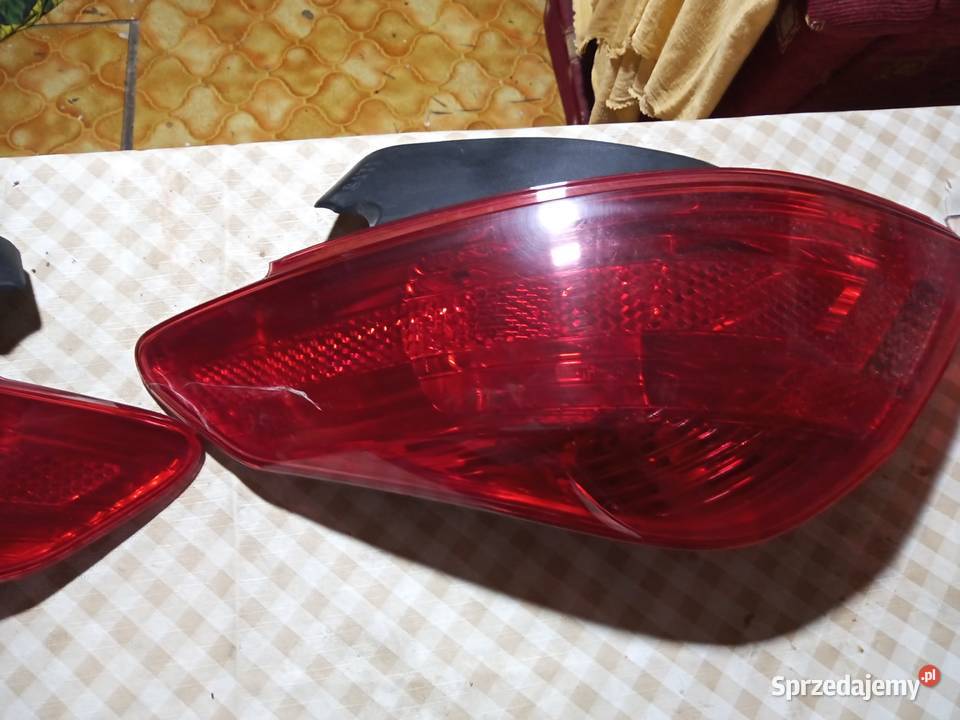 Oryginalne lampy tylne do Peugota 308 z roku sprzedam
