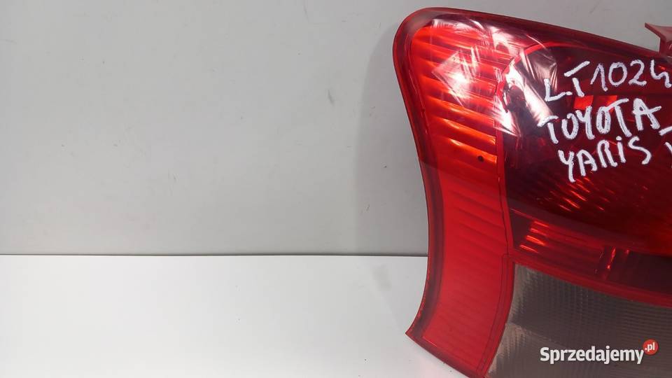 TOYOTA YARIS II HB LAMPA TYŁ LEWA