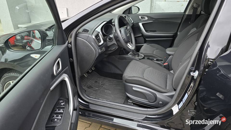 Kia Ceed 10 TGDI 100 OPF 2025r 52 500 PLN 6100km Nowy Świętów