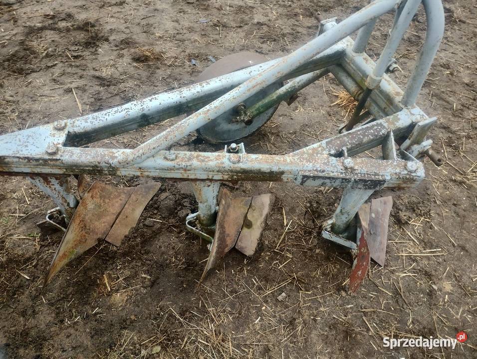 Pługi 3 skibowe nieuszkodzony Kunice