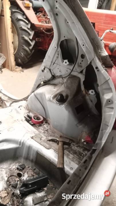 Toyota Yaris błotnik prawylewy Sokołów Małopolski