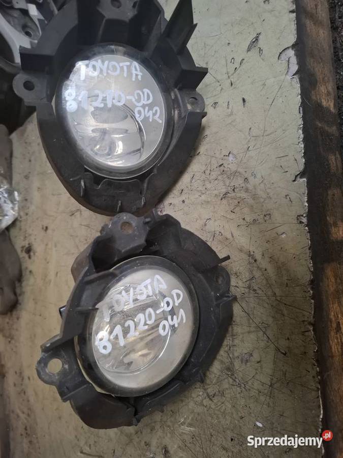 TOYOTA YARIS AVENSIS AURIS halogen 812200D041 Kielce