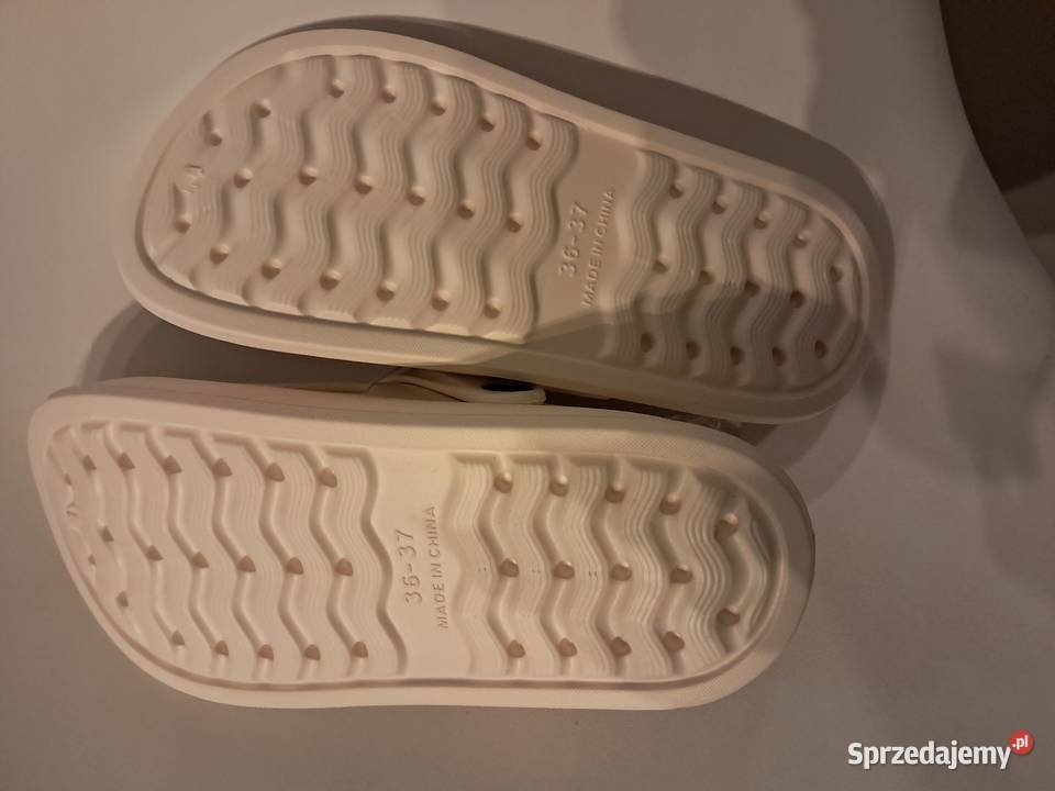 nowe kremowe klapki z przypinkami stich rozmiar Sandomierz sprzedam