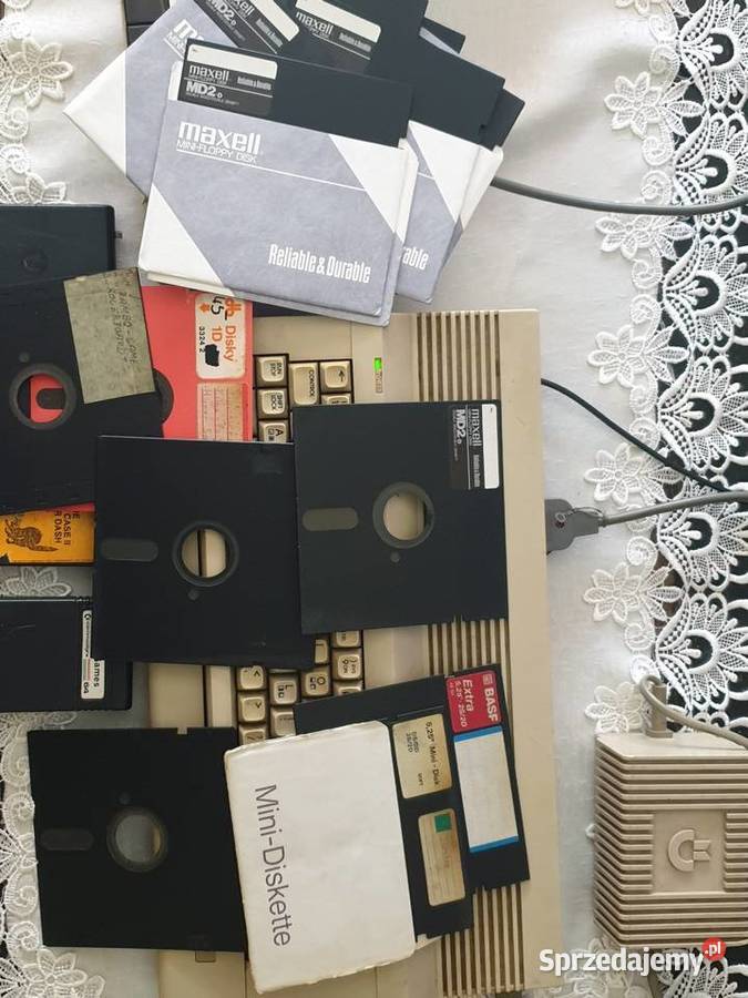 Commodore C64 datassette 4 cartrige dyskietkami Łomża