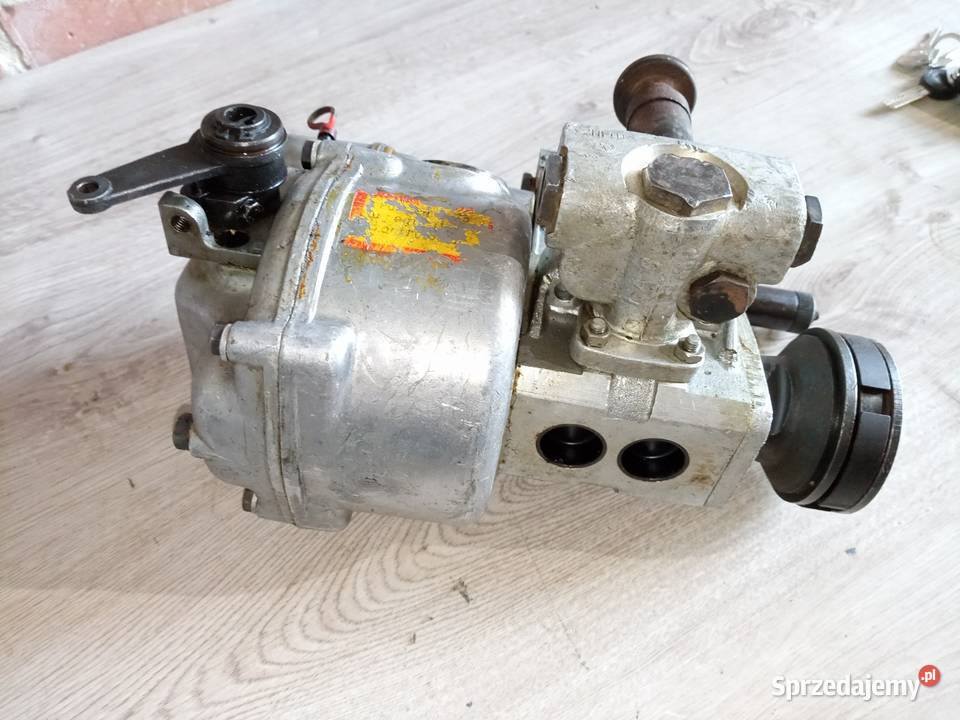 Ursus C330 pompa wtryskowa