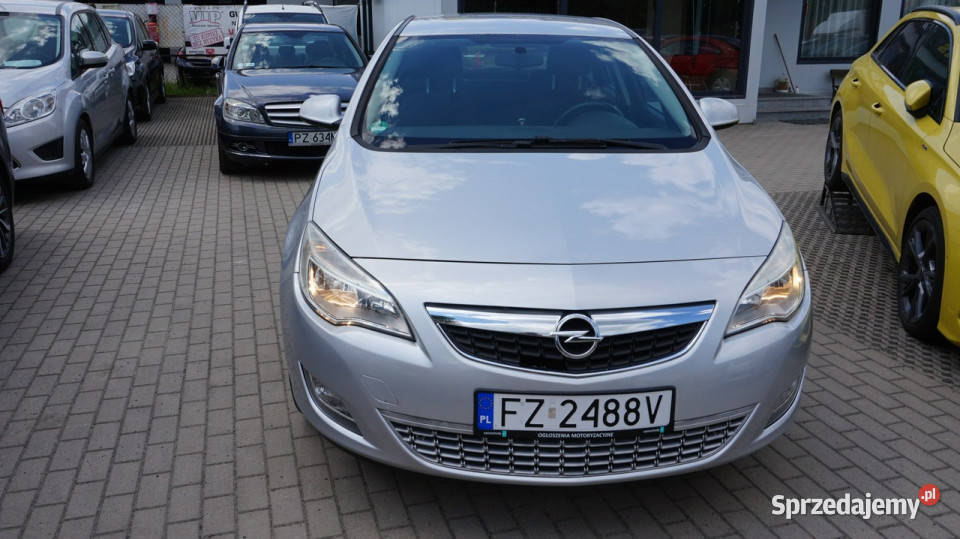 Opel Astra zarejestrowany ubezpieczony Gwarancja Rok produkcji 2010 Zielona Góra