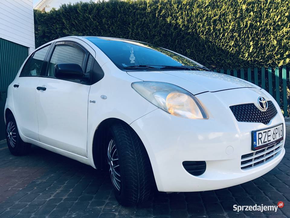 Toyota Yaris II 14D4D 90 biały akrylowy MEGA Rok produkcji 2006 Przeworsk