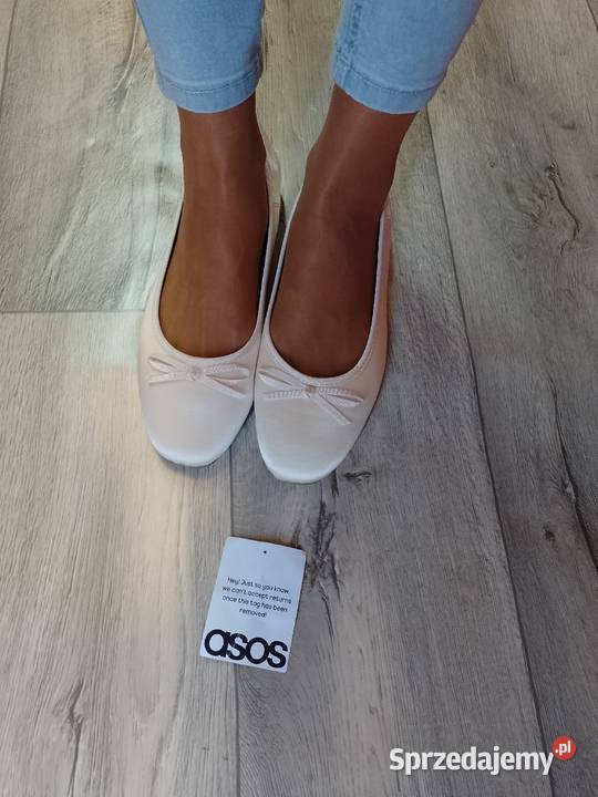 43 ASOS Design Kremowe baleriny wieczorowe z