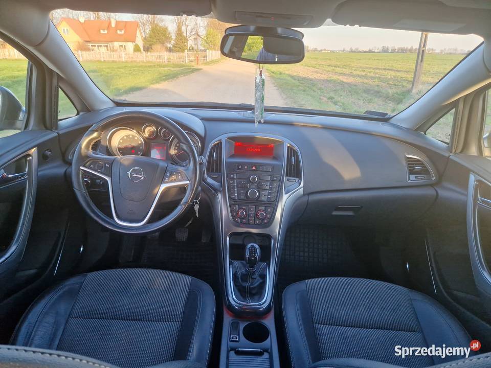 Opel ASTRA 14 Turbo 140 2012r Kombi manualna Astra Przasnysz