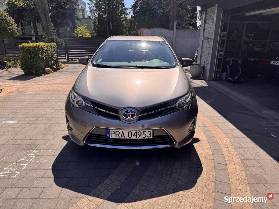 Toyota Auris hybryda 2013 1800cm3 wielkopolskie Sierakowo
