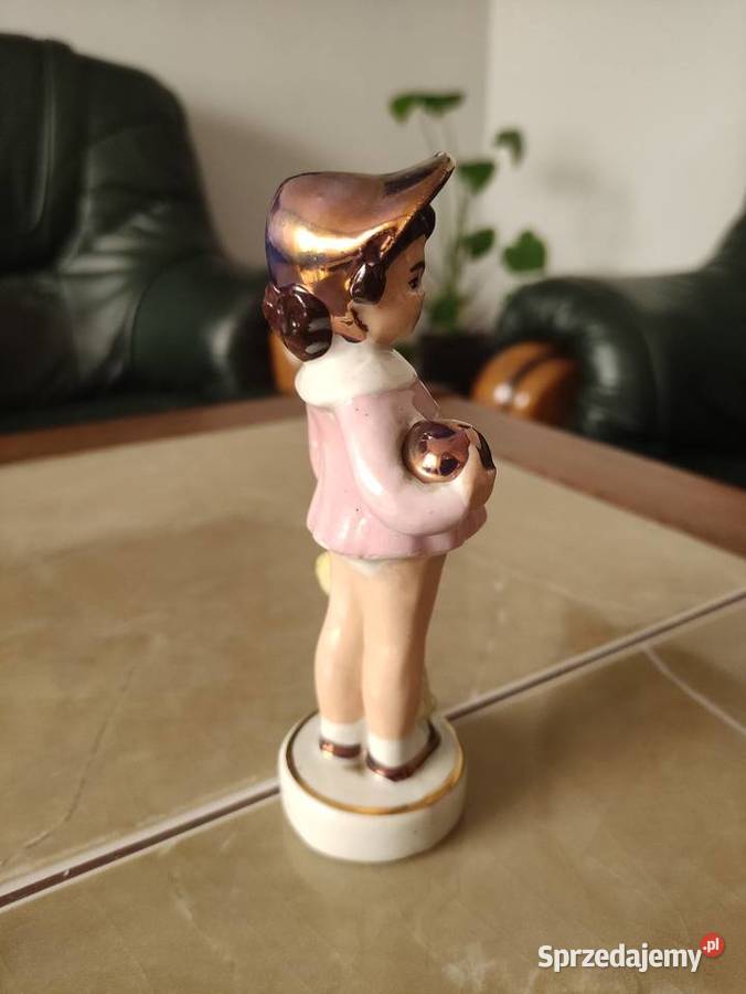 Figurka Dziewczynka z misiem i piłką Steatyt Z Janów Lubelski