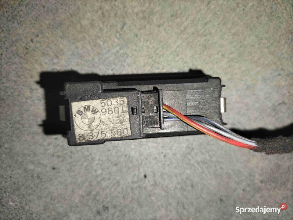 Włącznik automatycznej klapy tylnej BMW E39 E38 Poręba