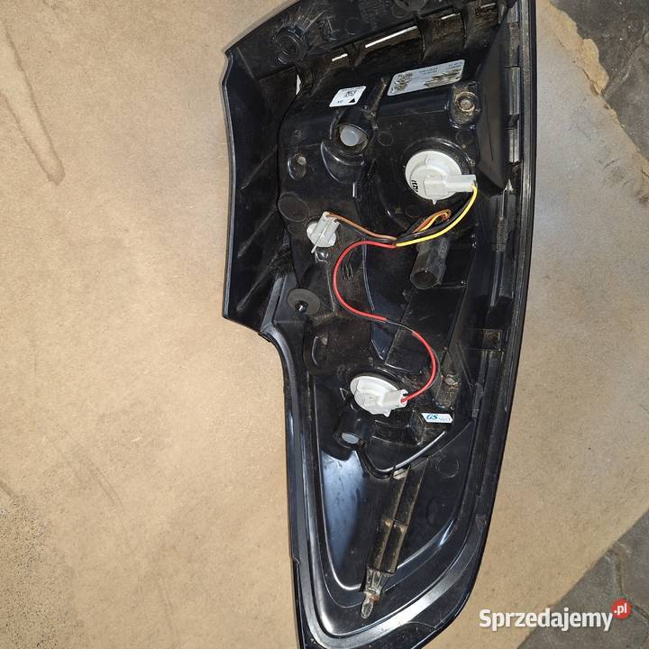 Opel Zafira C lampa tylna lewa osobowe Banie