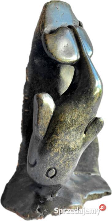 Delfin rzeźba z kamienia