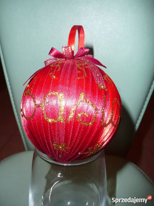 Bombki choinkowe ozdobione cekinami wstążką z Nisko