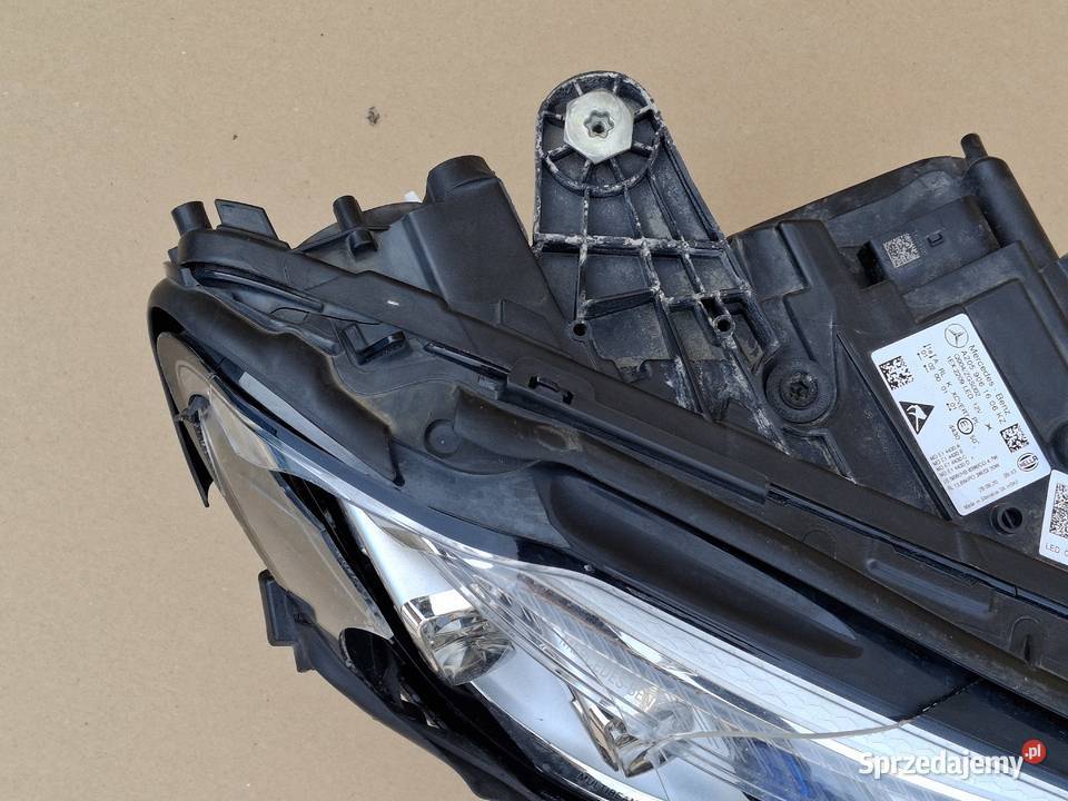 MERCEDES CKLASA W205 REFLEKTOR PRAWY MULTIBEAM Bieleń