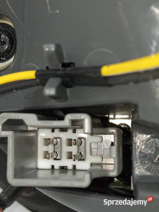 LAMPA TYŁ W KLAPĘ LEWA 68102921AB Jeep Cherokee