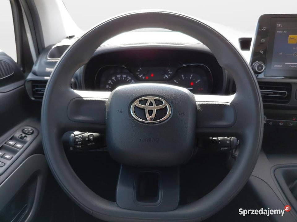 Toyota ProAce City Verso 2022r FV23 2 kpl opon sprzedam