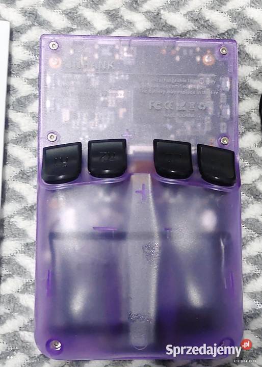 Przenośna konsola do gier ma wgrane ponad 16 000