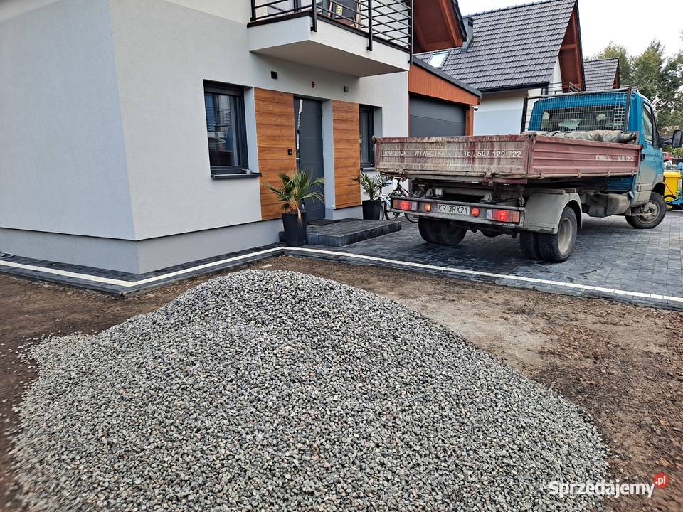 Grys szary dolomitowy transport małą wywrotką Kraków