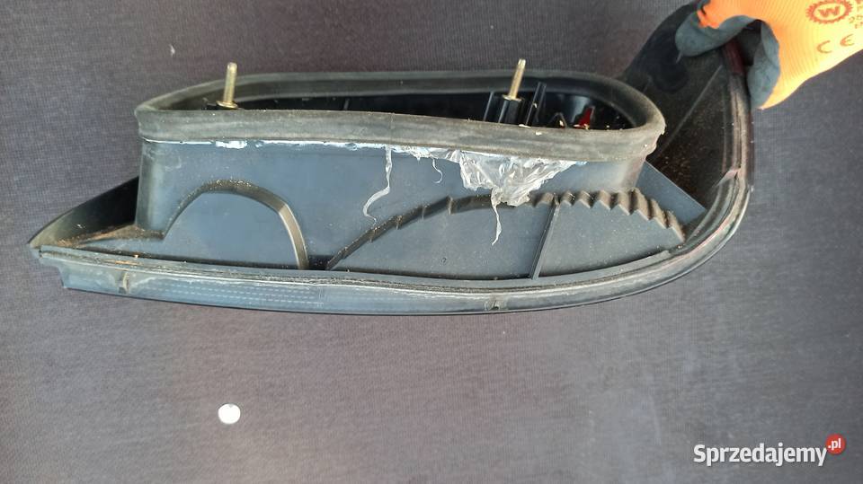 Lampa tylna Peugeot 306 Valeo Lewa TYŁ Dębica