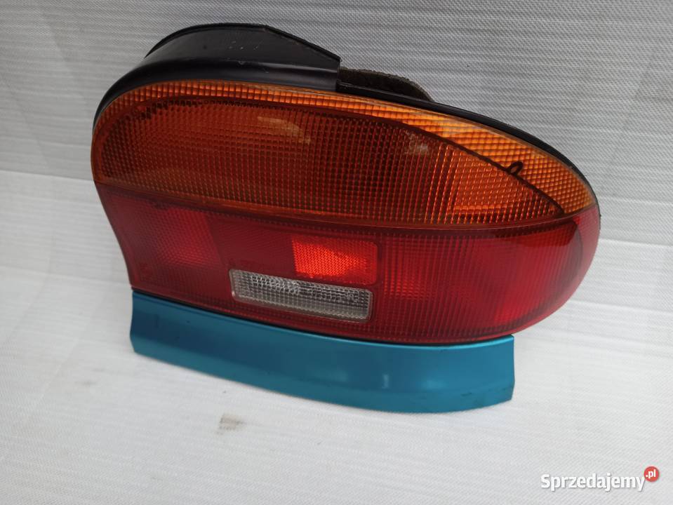 Mazda 121 lampa tył tylna prawa wkład osobowe łódzkie Sieradz