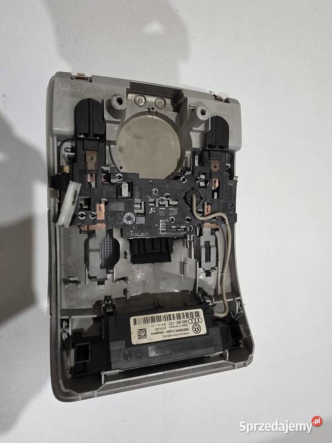Lampka oświetlenia wnętrza Audi A4b6 8E0947135A Iława