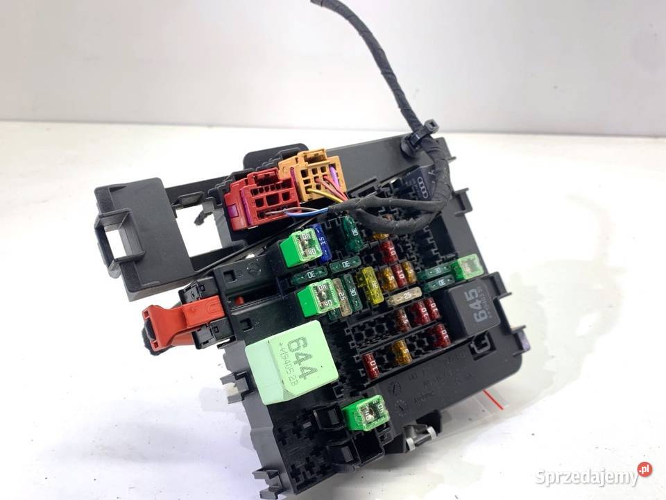 SKRZYNKA BEZPIECZNIKÓW VW TRANSPORTER T6