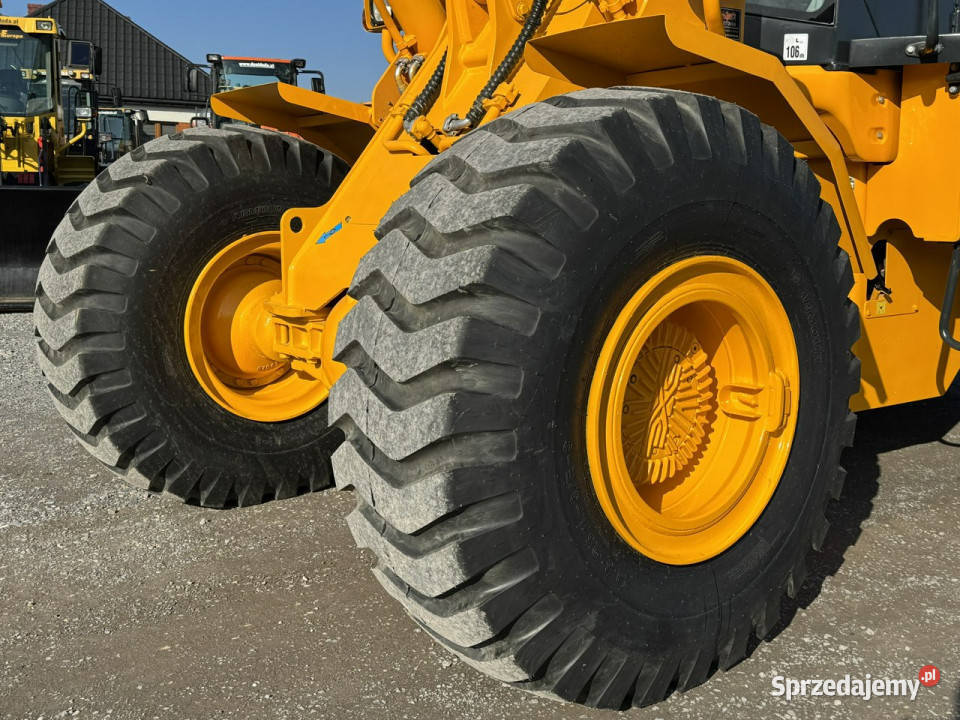 duża kołowa Hyundai HL7607A Centralne Smarowanie Widełki