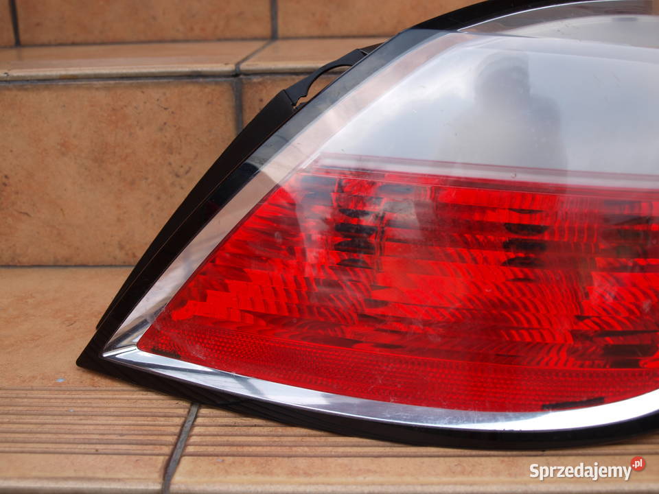Opel Astra 3 H lampa prawa tył hatchback 2004 Kalisz