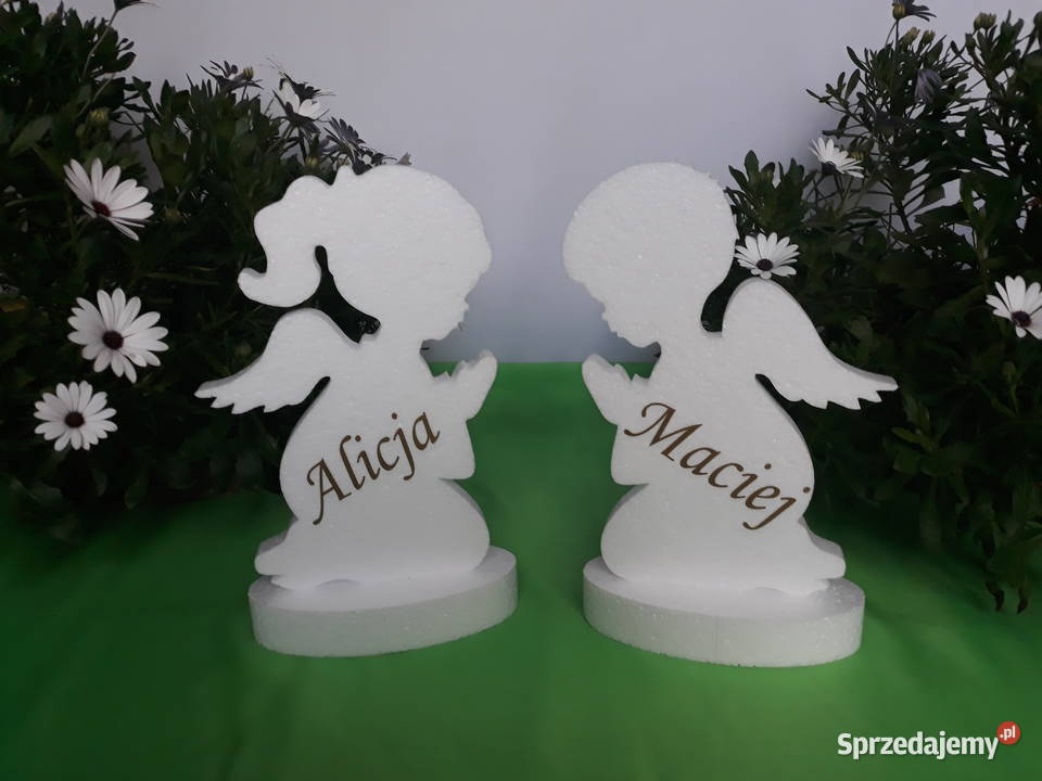 Aniołek klęczący z imieniem dekoracja Pierwsza