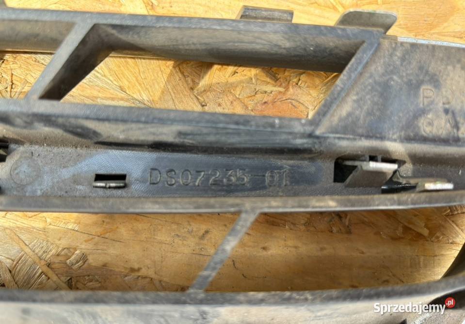 GRILL ATRAPA LEWA i PRAWA NISSAN MICRA K11 LIFT Karoseria