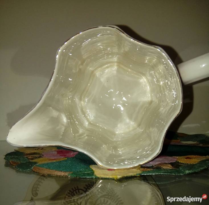 Stary dzban porcelanowy inny kolor