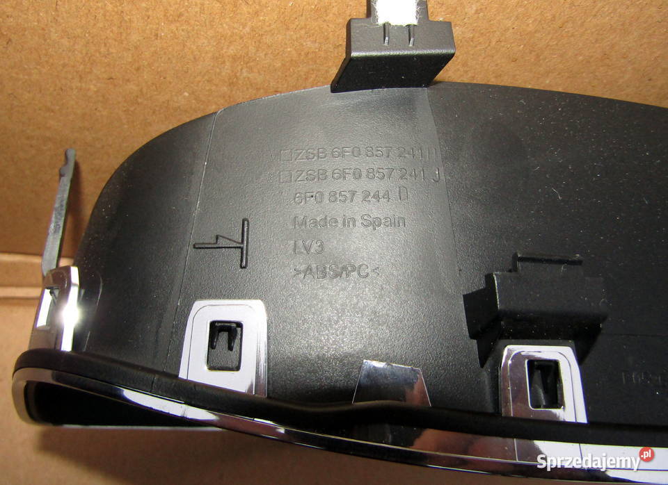 OSŁONA RAMKA LICZNIKA SEAT IBIZA V 6F 6F0857244D Rok produkcji 2018 Mysłaków sprzedam