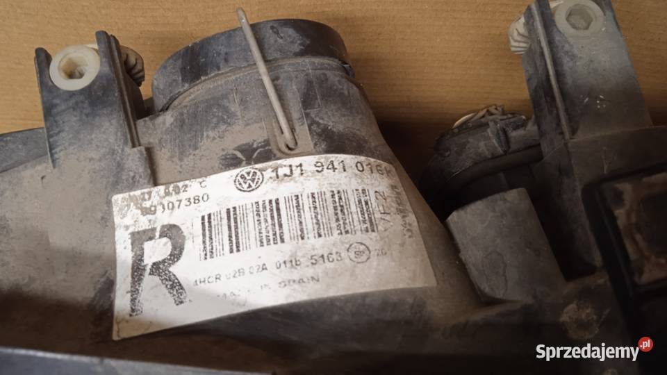VW GOLF IV LAMPA PRZÓD PRAWA EU DEFEKT osobowe Zbierkowo